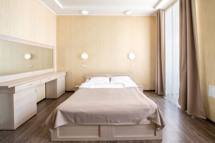 Room 12 of 26