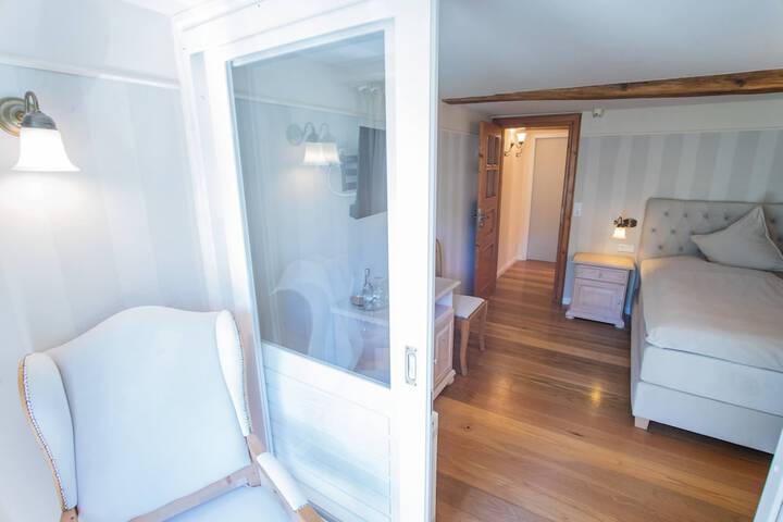 Room 26 of 47