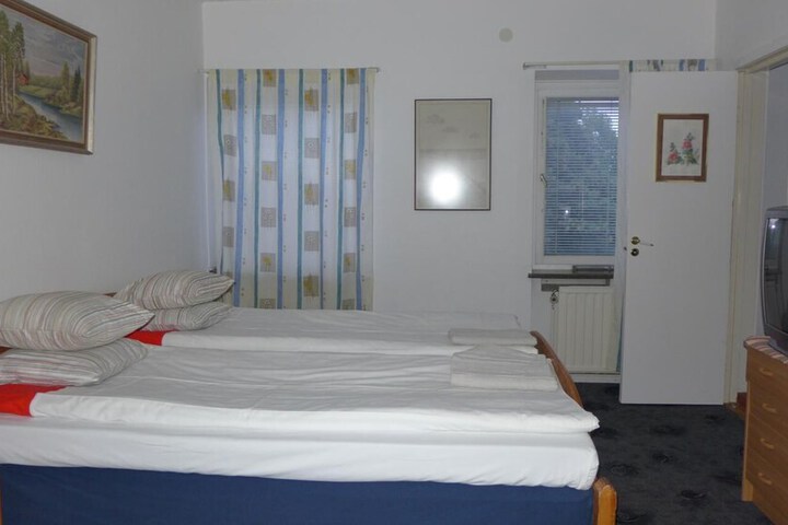 Room 12 of 50
