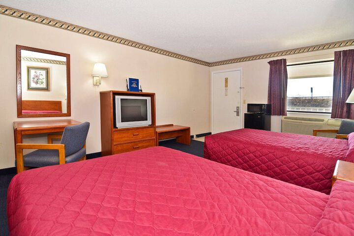 2 Queen Beds (6 of 8)