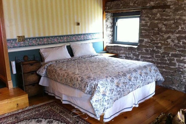 Room 27 of 148