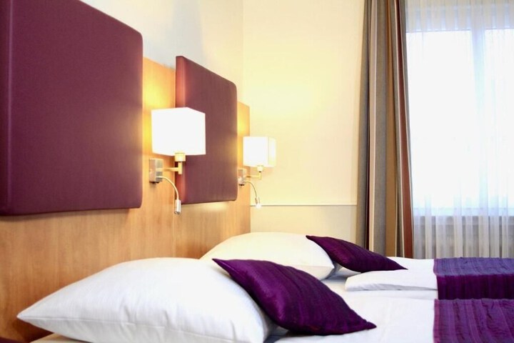Room 16 of 40