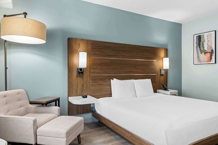 Standard | King Bed (6 of 17)