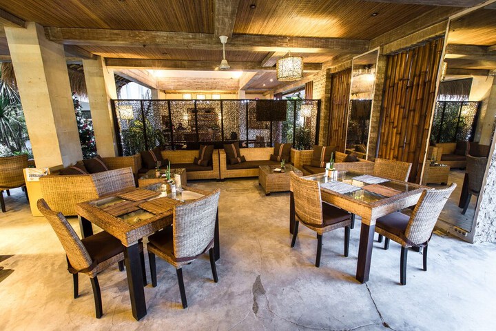 Dining 77 of 78