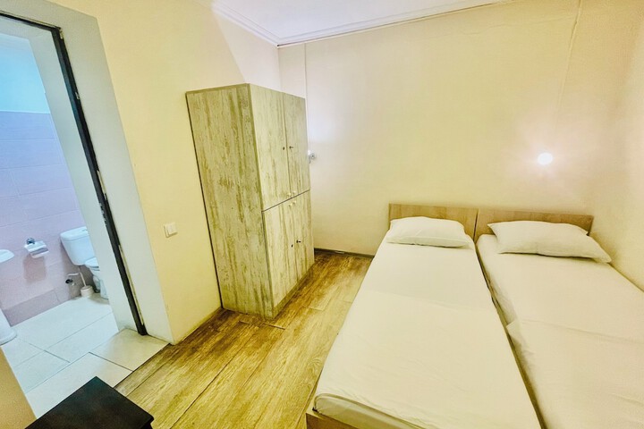 Room 85 of 146