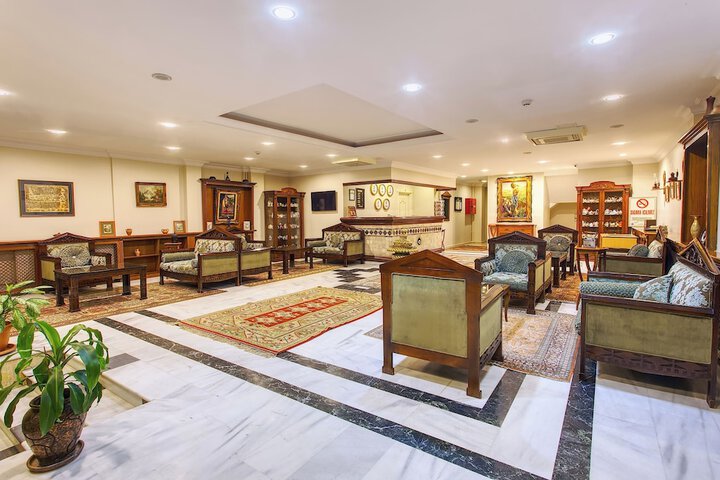 Entrance & Lobby