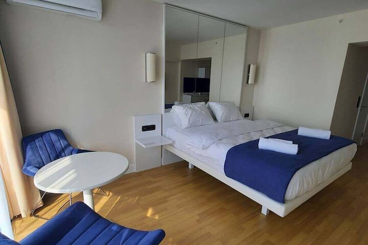 Room 2 of 31