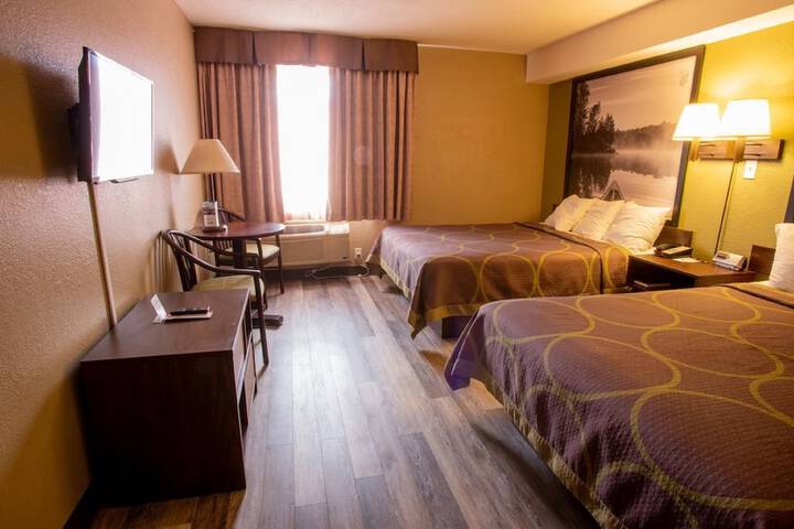 2 Queen Beds (1 of 8)
