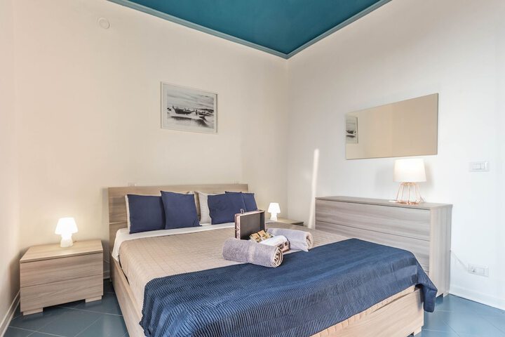 Room 4 of 33