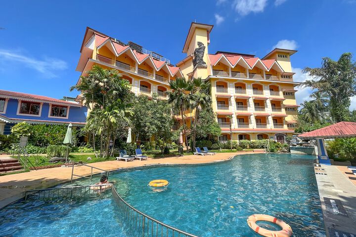 Hotel Pool