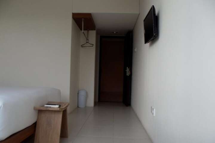 Room 17 of 30