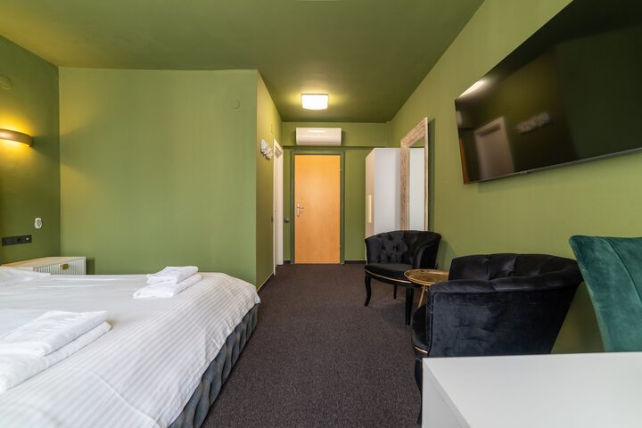 Room 51 of 112