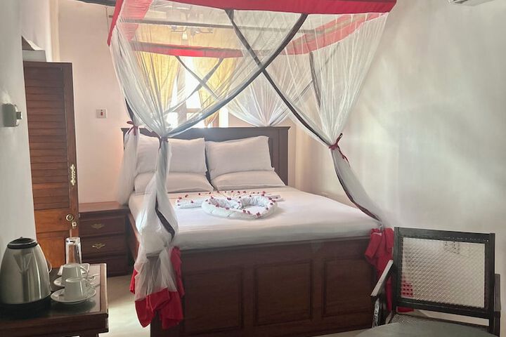 Room 3 of 53