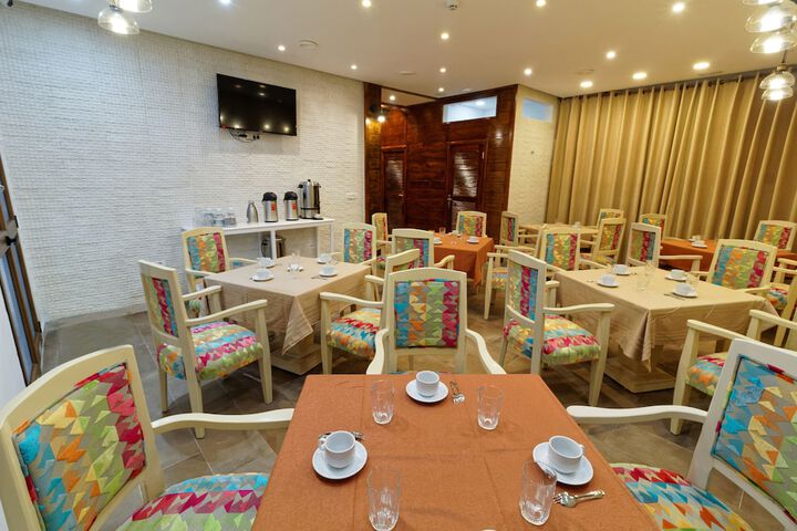 Dining 18 of 28