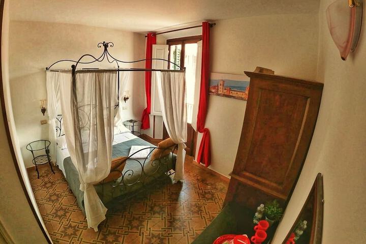 Room 11 of 27