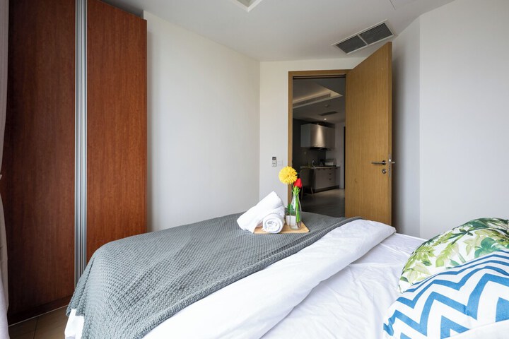 Room 6 of 48