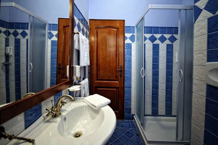 Room 32 of 59