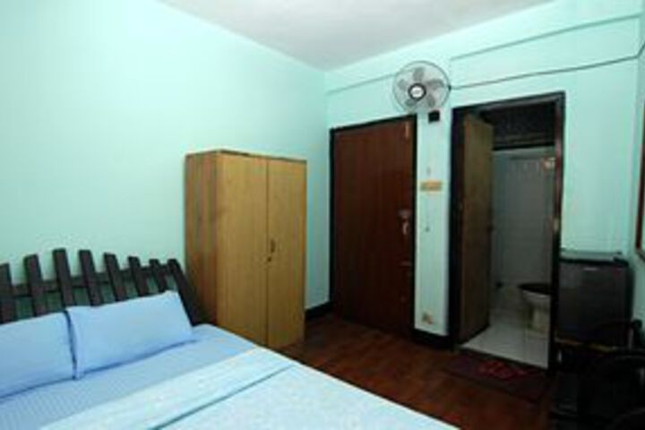 Room 3 of 28