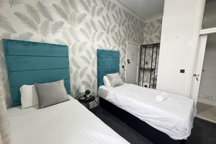 Room 15 of 283