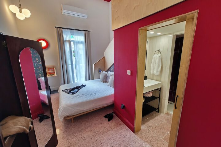 Room 16 of 80