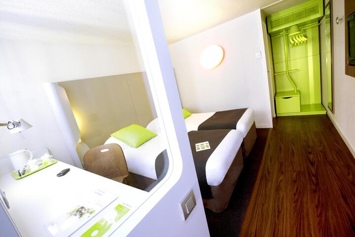 Room 11 of 27