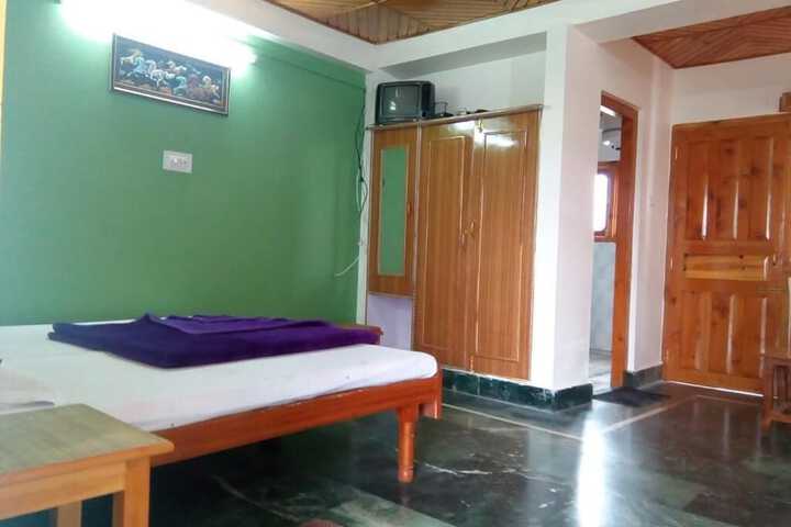 Room 4 of 15