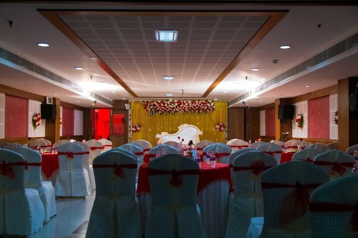 Ballroom/Hall 28 of 39