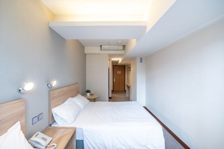 Room 19 of 28