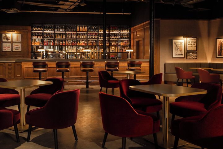 Lounge 54 of 67