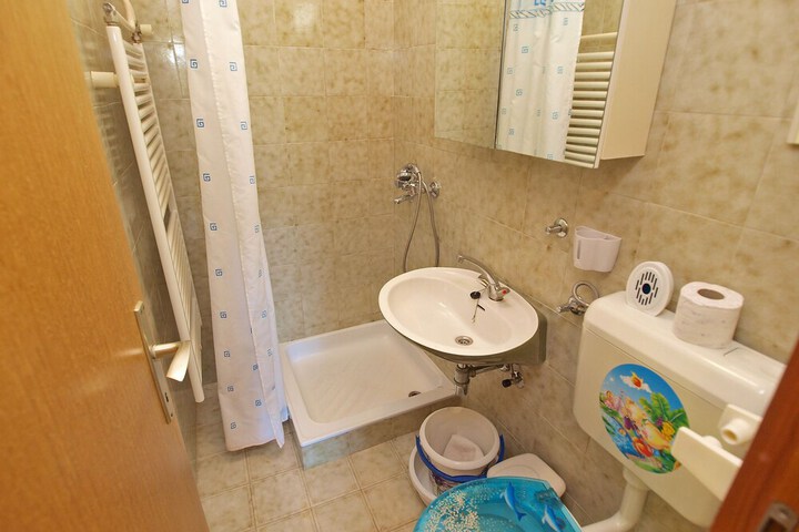 Room 18 of 26