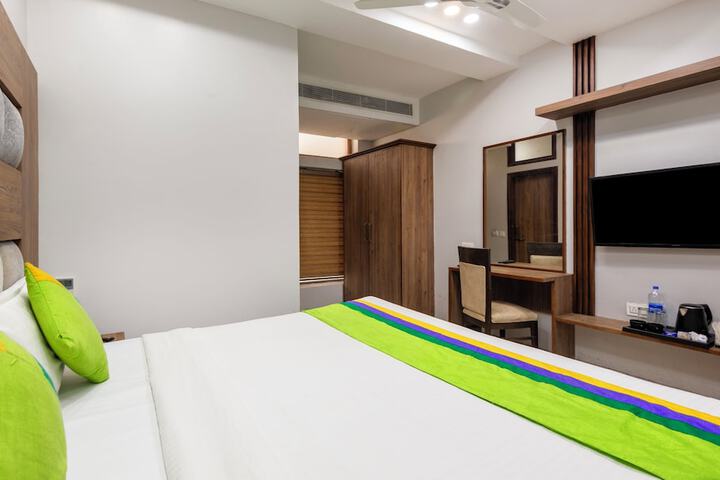 Room 28 of 54