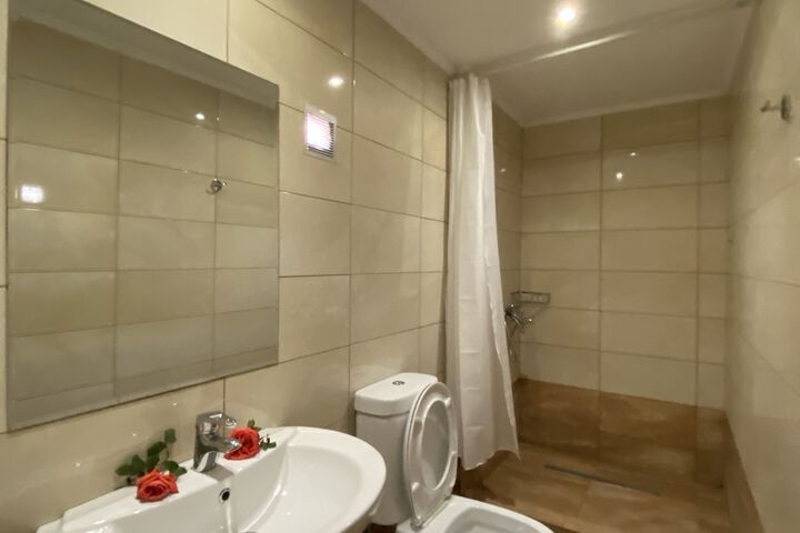 Room 2 of 3