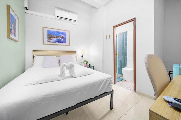 Room 9 of 25