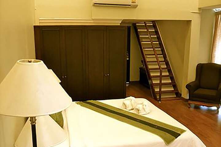 Room 17 of 46