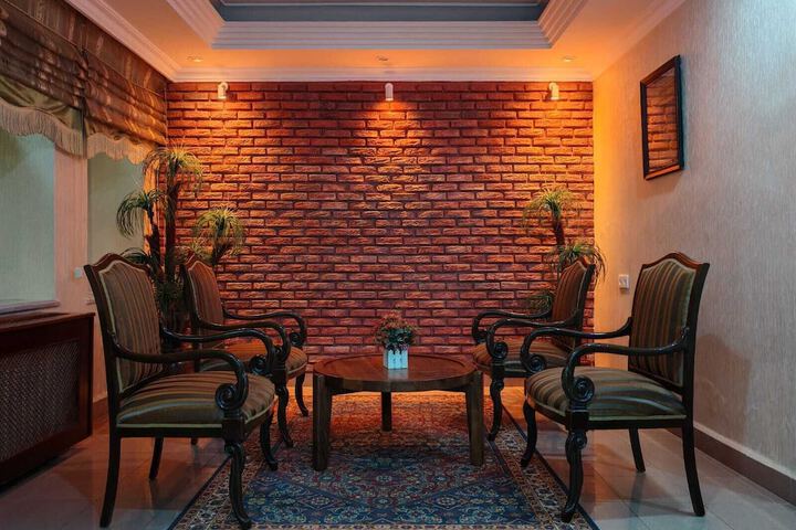 Lounge 49 of 61