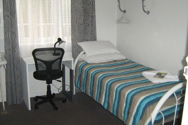 Room 12 of 28