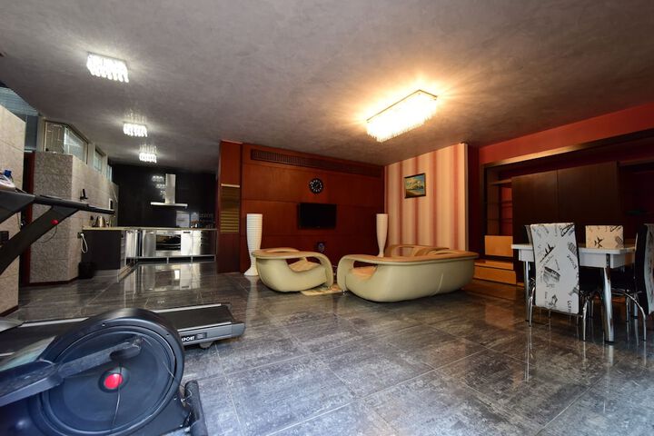 Room 34 of 68