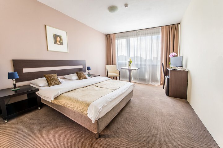 Room 4 of 38