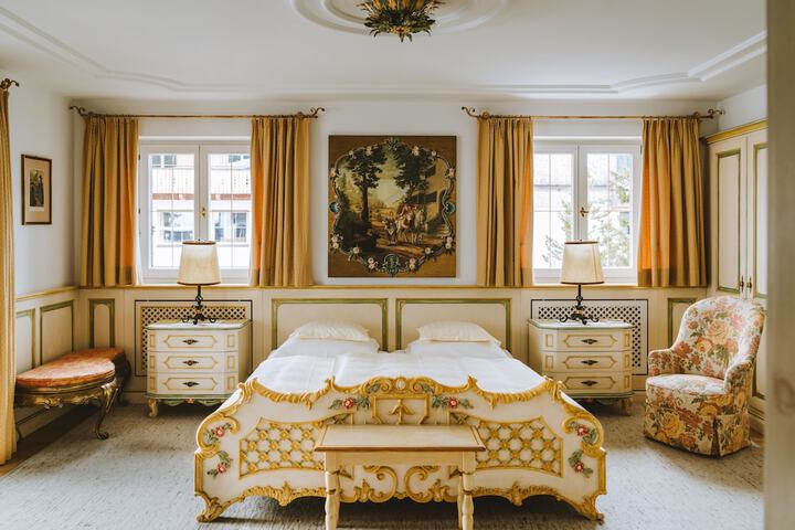 Room 33 of 172