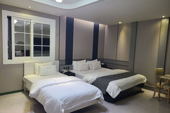 Room 35 of 80
