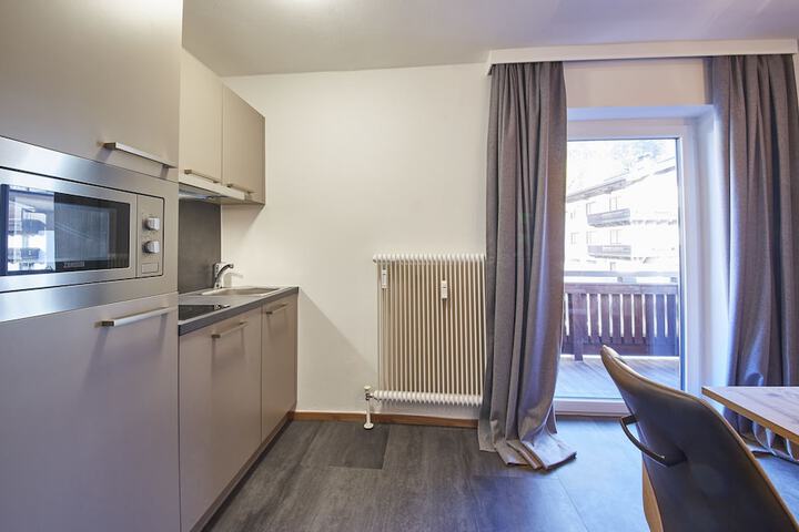 Room 21 of 32
