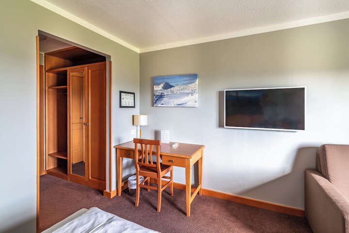 Room 3 of 18