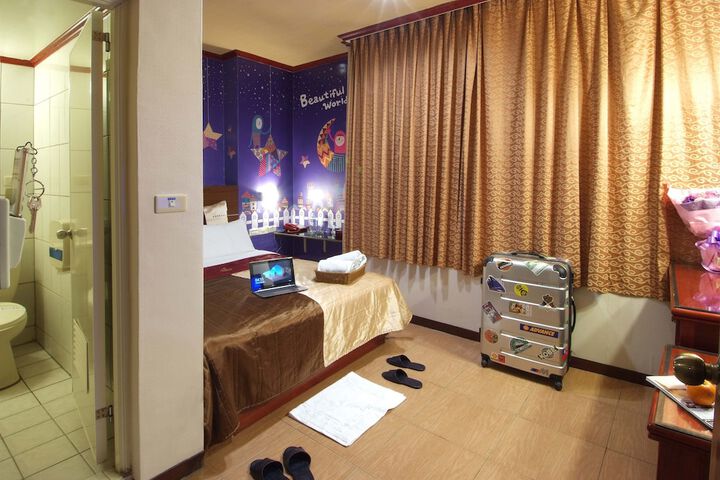 Room 22 of 27