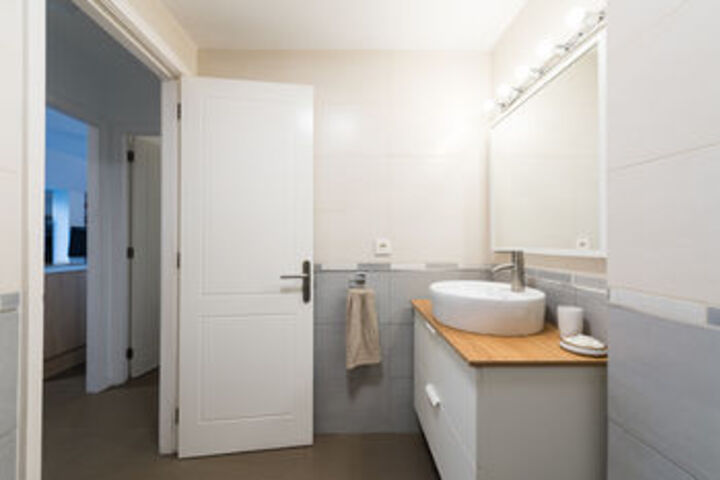 Room 2 of 27