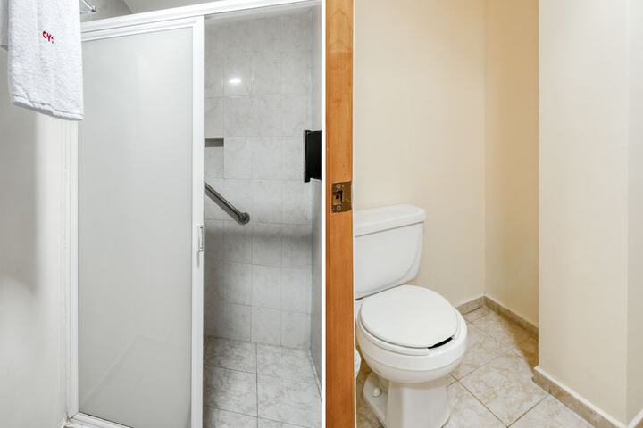 Room 10 of 16