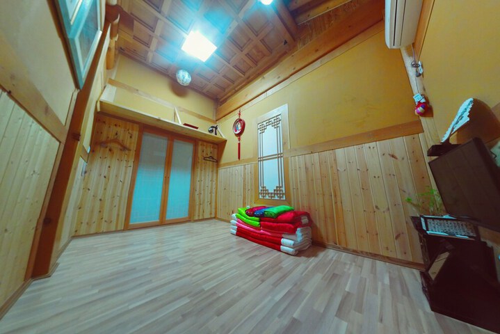 Room 7 of 57