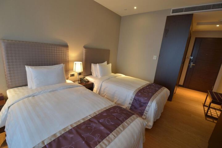Room 15 of 48