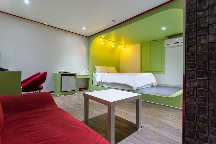 Room 16 of 54