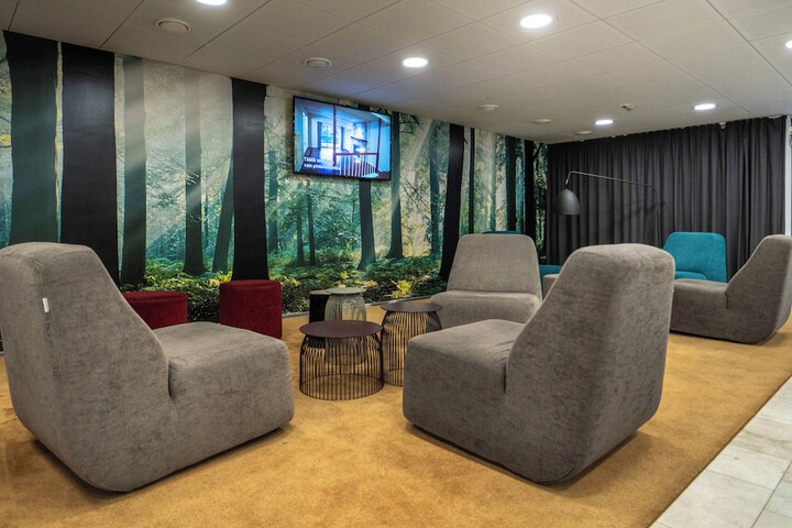 Guest Lobby
