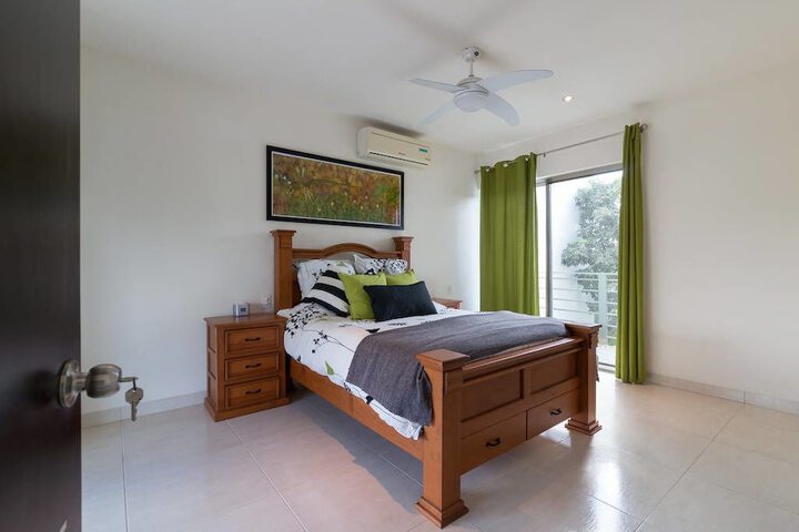 Room 2 of 34